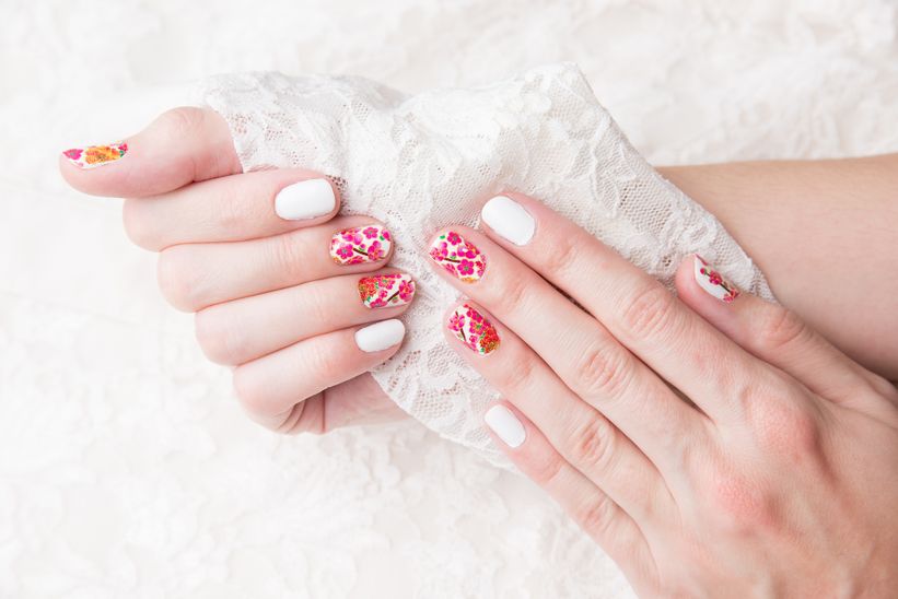 Çiçekli nail art