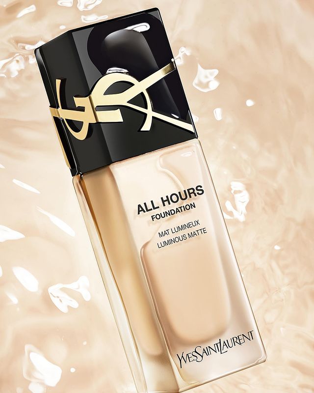 5. YSL Beauty All Hours Fondöten