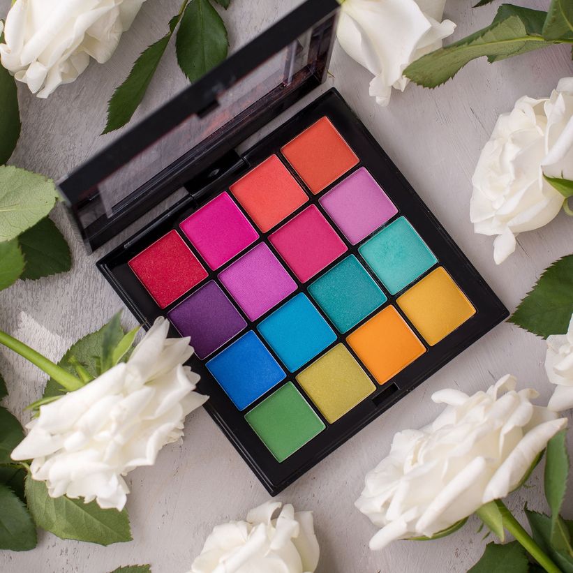 NYX Professional Makeup Ultimate Shadow Palette serisinden Brights Göz Farı Paleti