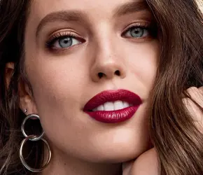 İnceliyoruz: Maybelline Hydra Extreme Rujlar ve Renkleri