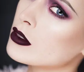 TikTok Makyaj Trendi: Blackberry Makeup Nedir?