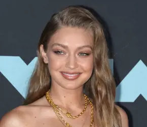 Gigi Hadid'in Işıltılı ve Taze Kış Makyajı