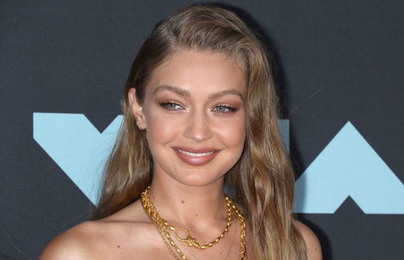 Gigi Hadid'in Işıltılı ve Taze Kış Makyajı