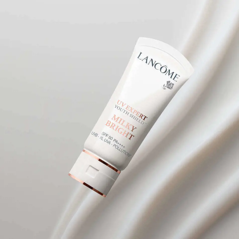 Lancome UV Expert Youth Shield Milky Bright SPF