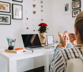 Kendini İyi Hissetme Yöntemleri: Makyaj Terapisi Nedir?