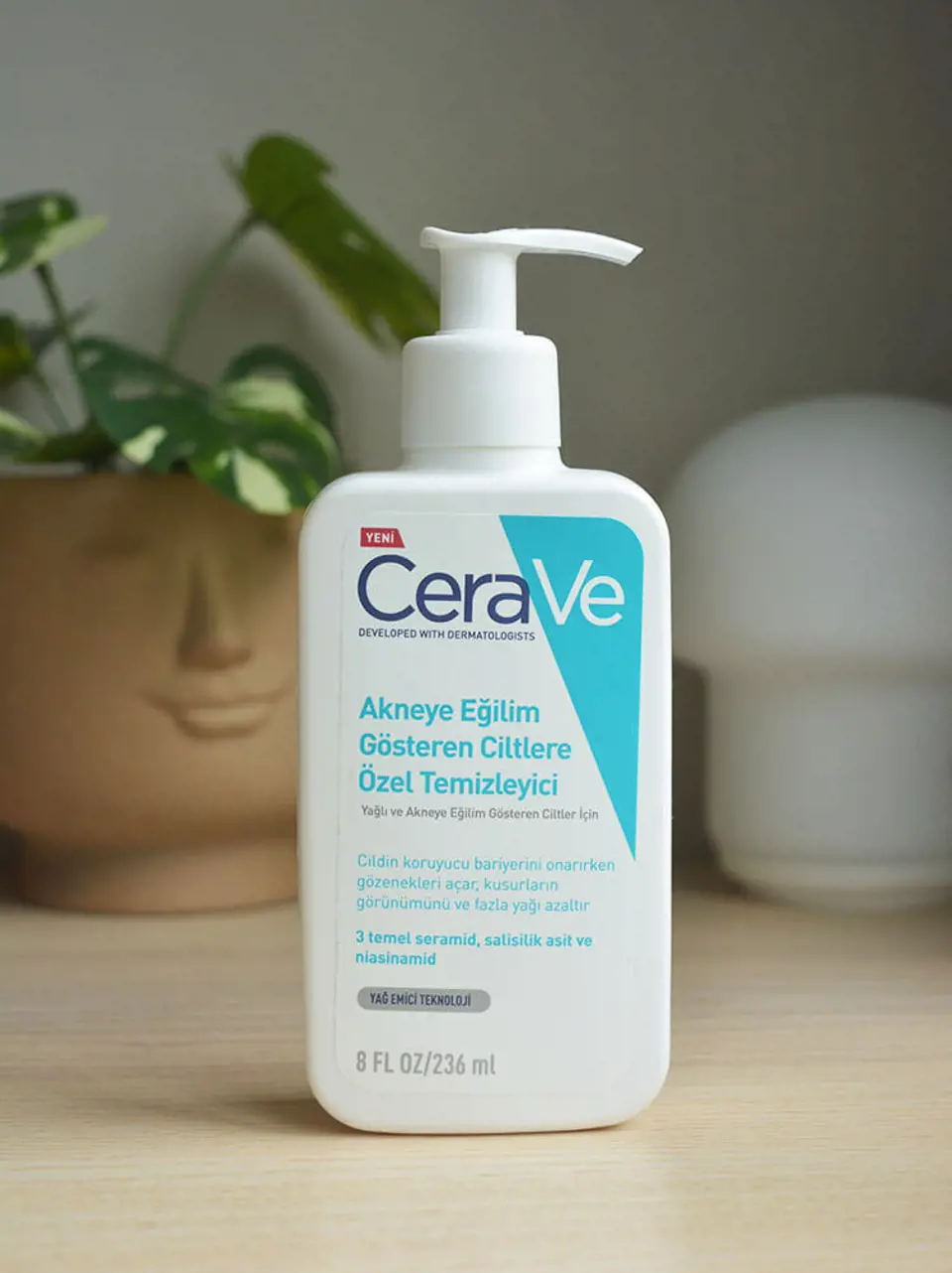 CeraVe Akneye Eğilim Gösteren Ciltlere Özel Temizleyici