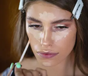 TikTok’un Meşhur Triangle Concealer Tekniği Nedir? Ne İşe Yarar?