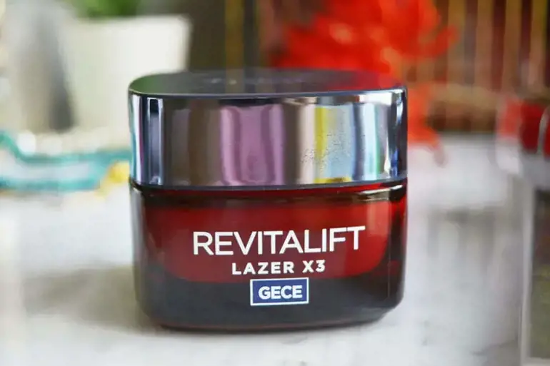 Sana Uygun Gece Kremi Önerimiz: L'Oréal Paris Revitalift Lazer X3 Yoğun Yaşlanma Karşıtı Gece Bakım Kremi