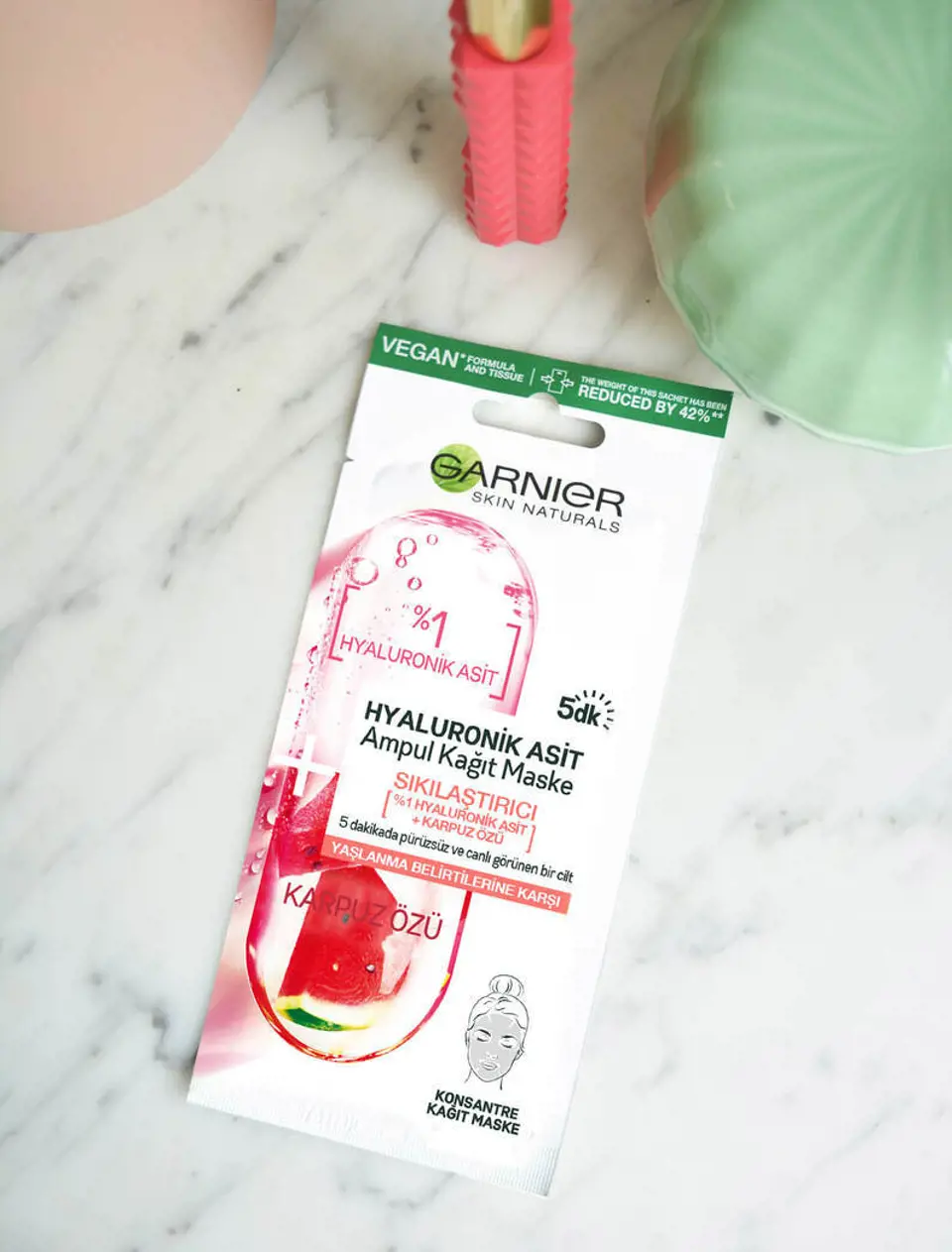 3.Garnier Hyaluronik Asit Sıkılaştırıcı Ampul Kağıt Yüz Maskesi