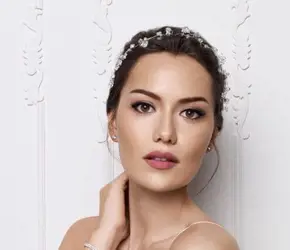 Fahriye Evcen'in 'büyük gün' makyajından ilham al