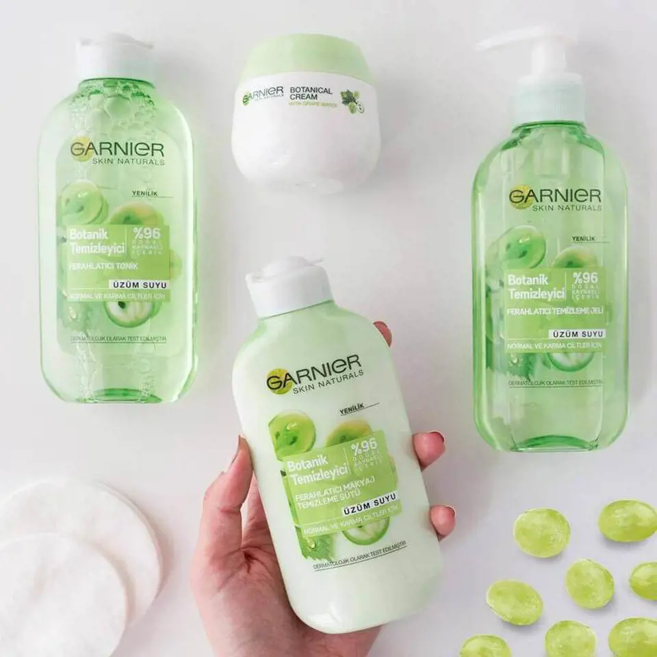 Garnier Botanik Üzüm Özlü Ferahlatıcı Temizleme Jeli