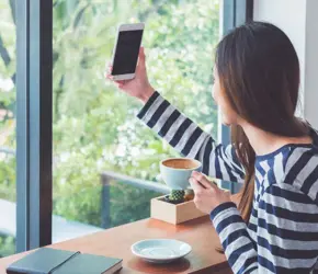 Sevgilinle Facetime Yapmadan Önce Bu Makyaj Tüyolarına Göz Atmalısın!