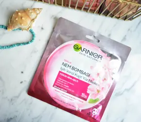 Deniyoruz: Garnier Nem Bombası Işıltı Verici Kağıt Yüz Maskesi