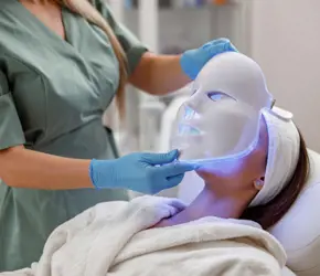 Işıklı LED Maske Hakkında Bilinmesi Gereken Her Şey!