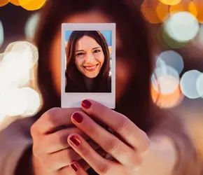 Biyometrik fotoğrafta güzel çıkmanı sağlayacak saç modelleri